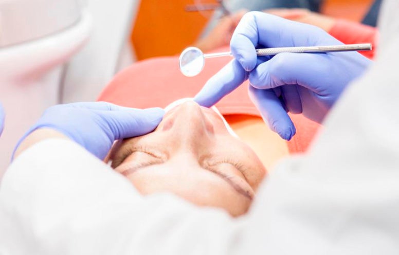 precio corona dental clinicas uax
